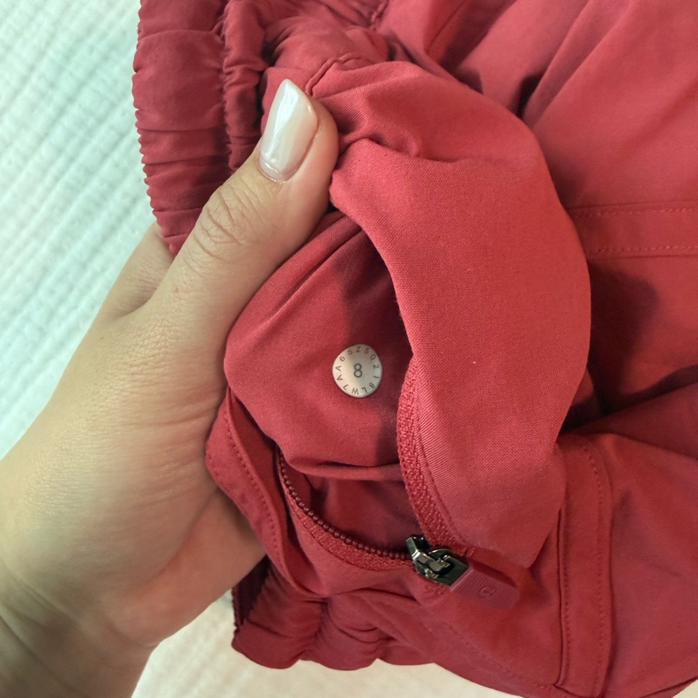 Lululemon Hotty Hot LR Short 4" Lined in Pink - Picture 4 of 5
